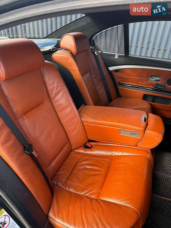 Седан BMW 7 Series 2005 в Долине