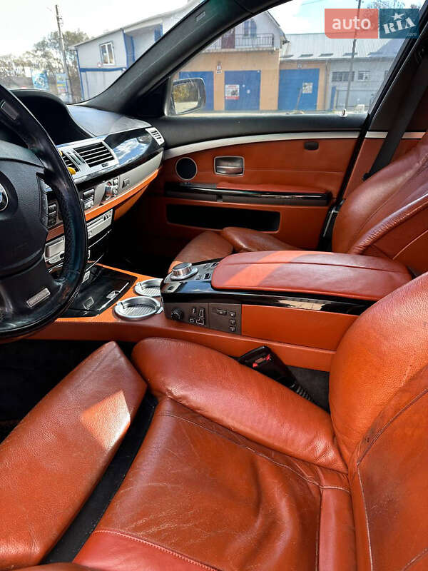 Седан BMW 7 Series 2005 в Долине