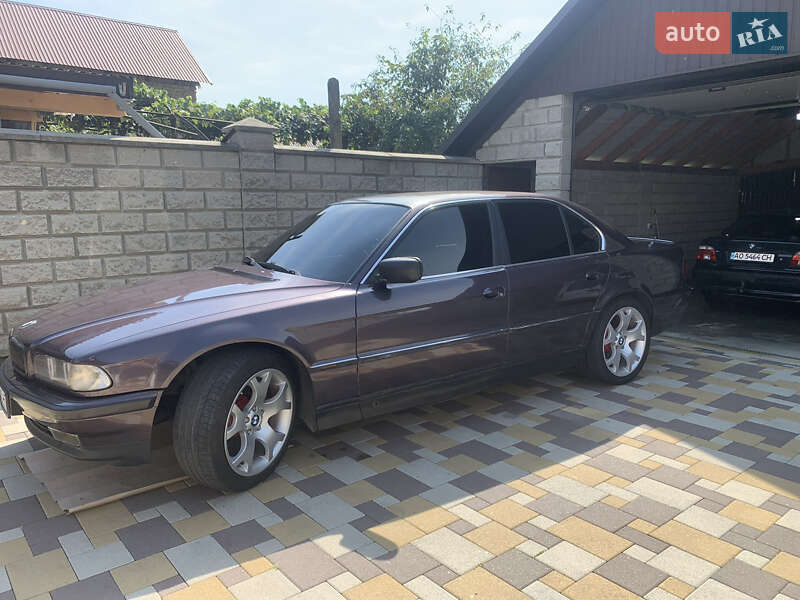 Седан BMW 7 Series 1994 в Виноградове