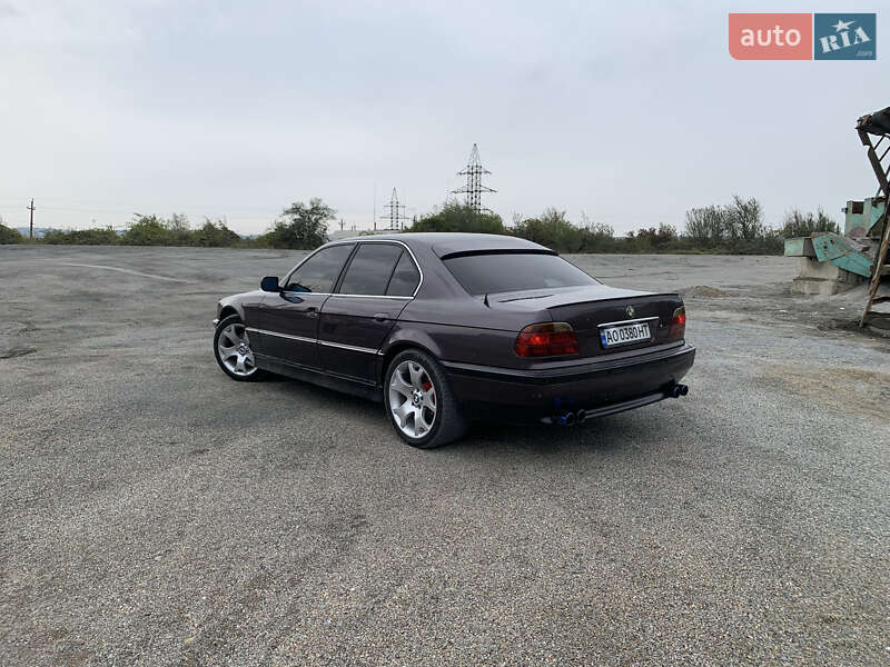 Седан BMW 7 Series 1994 в Виноградове