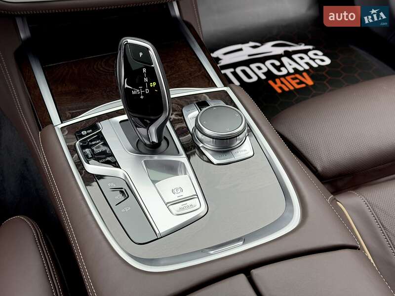 Седан BMW 7 Series 2017 в Киеве