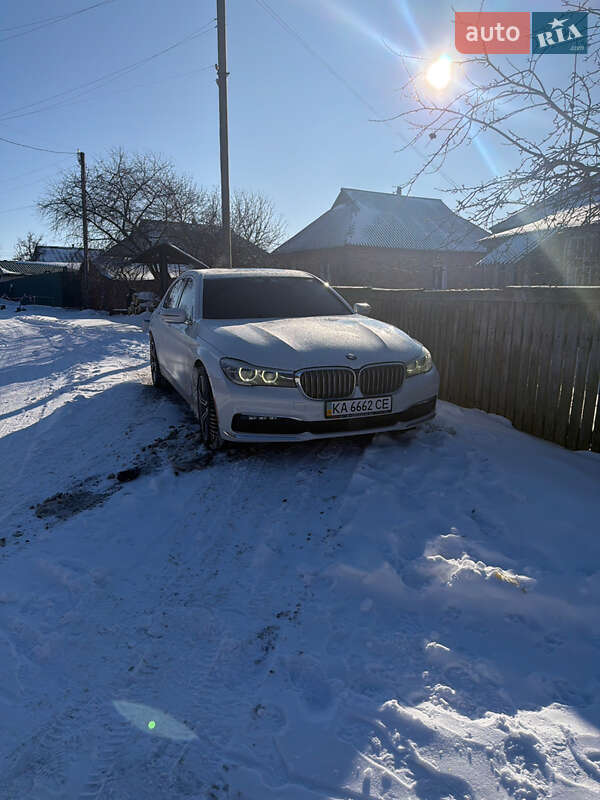 Седан BMW 7 Series 2015 в Киеве