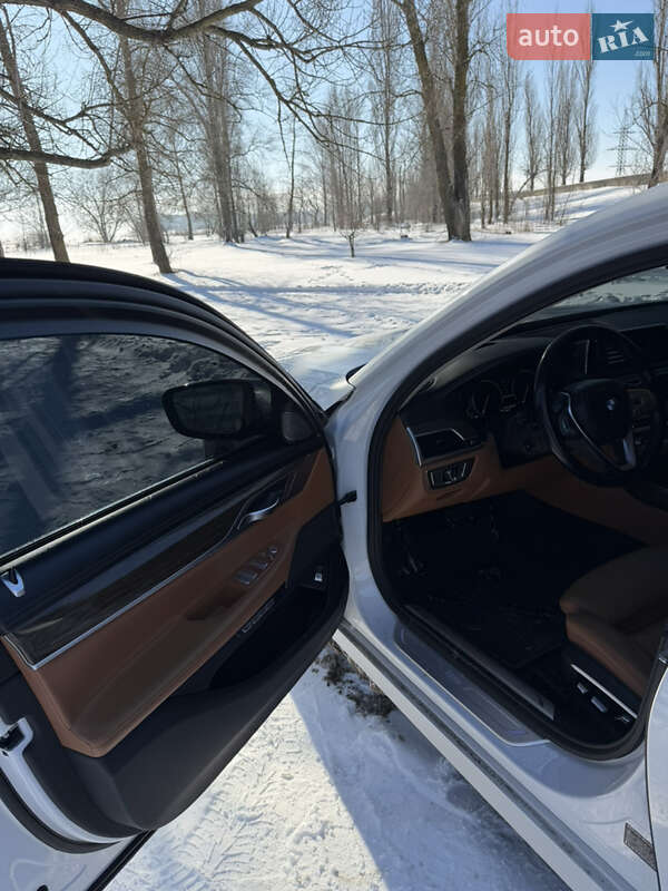 Седан BMW 7 Series 2015 в Киеве