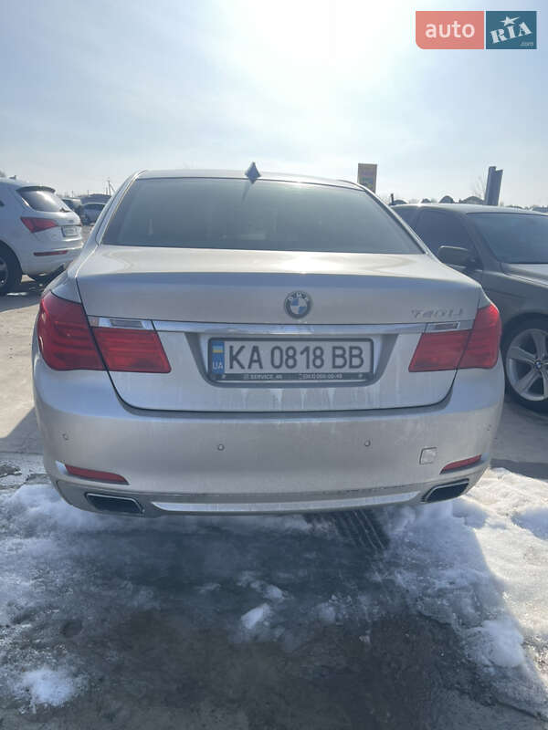 Седан BMW 7 Series 2010 в Дубровице