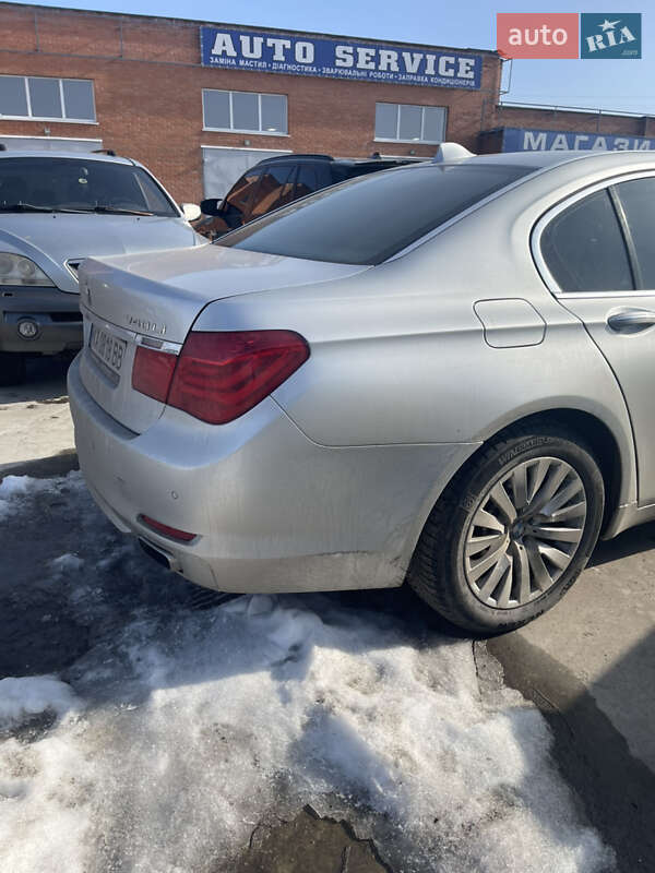 Седан BMW 7 Series 2010 в Дубровице