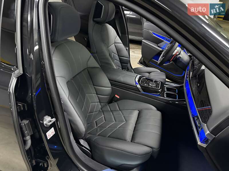 Седан BMW 7 Series 2024 в Киеве