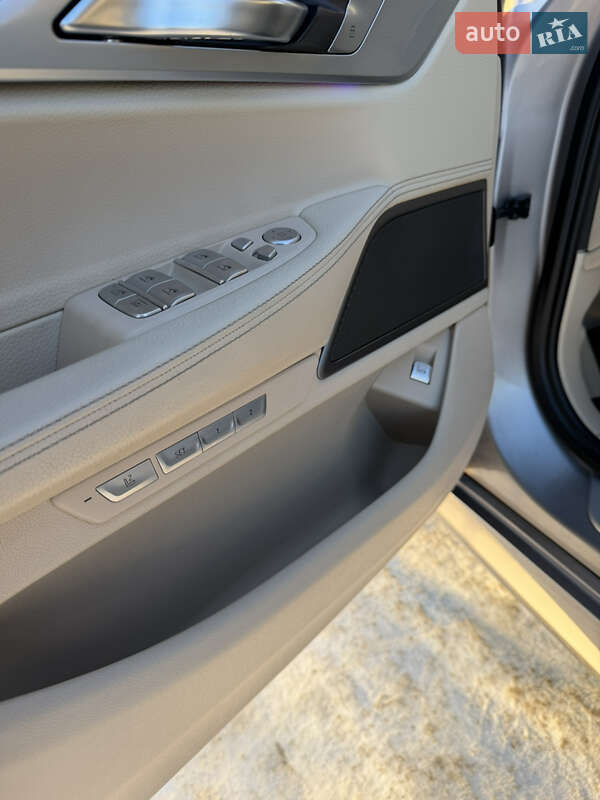 Седан BMW 7 Series 2017 в Львове