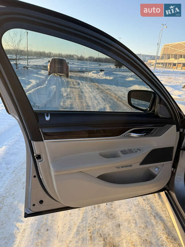 Седан BMW 7 Series 2017 в Львове