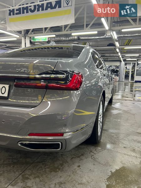 Седан BMW 7 Series 2022 в Черновцах