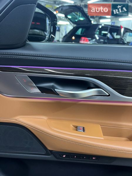 Седан BMW 7 Series 2022 в Черновцах