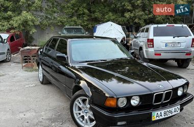 Седан BMW 7 Series 1990 в Киеве