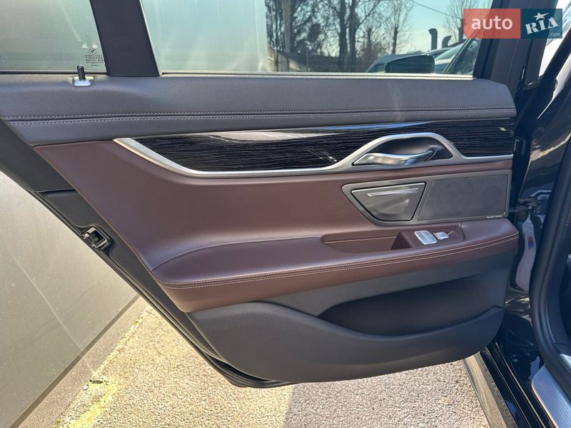 Седан BMW 7 Series 2017 в Львове