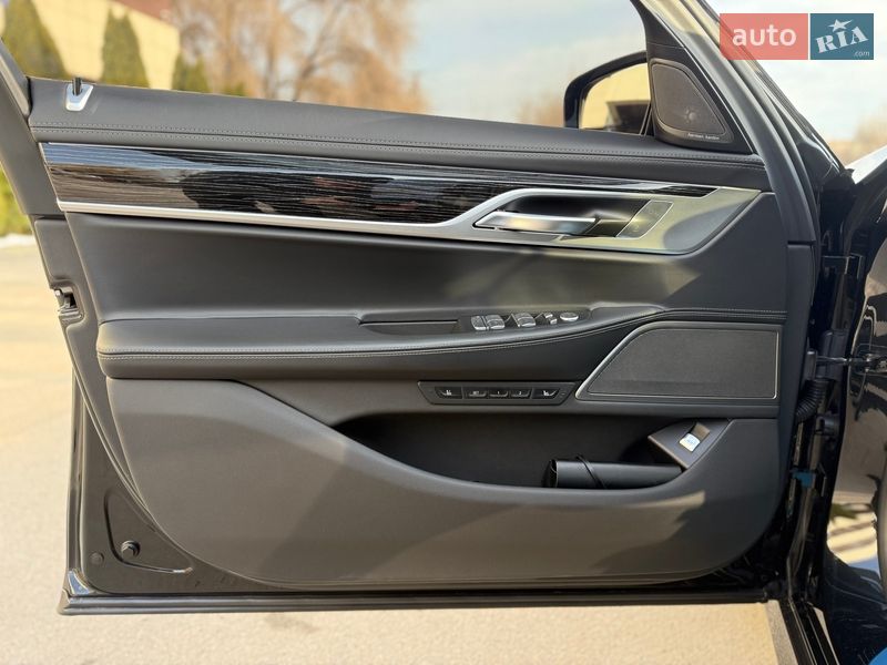 Седан BMW 7 Series 2022 в Дніпрі