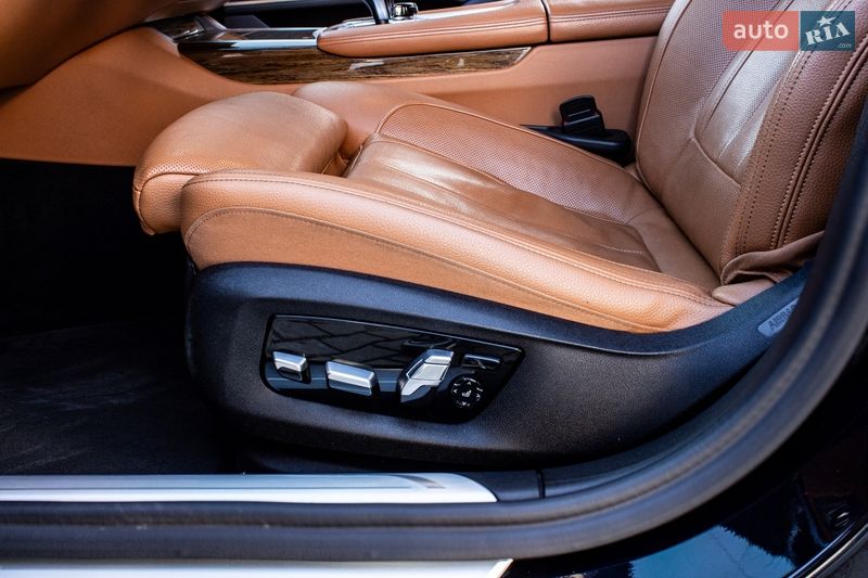 Седан BMW 7 Series 2018 в Львове