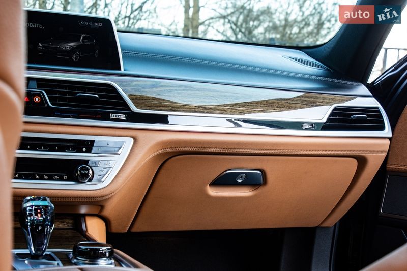 Седан BMW 7 Series 2018 в Львове