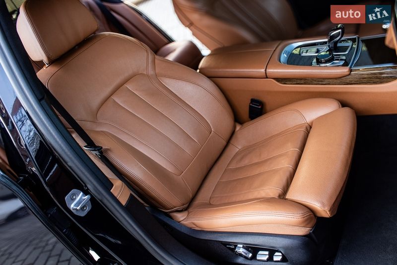 Седан BMW 7 Series 2018 в Львове