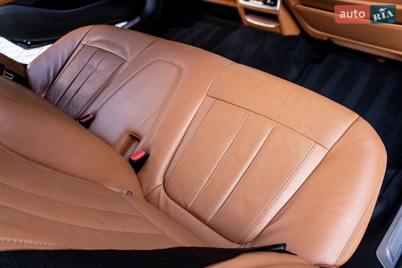 Седан BMW 7 Series 2018 в Львове