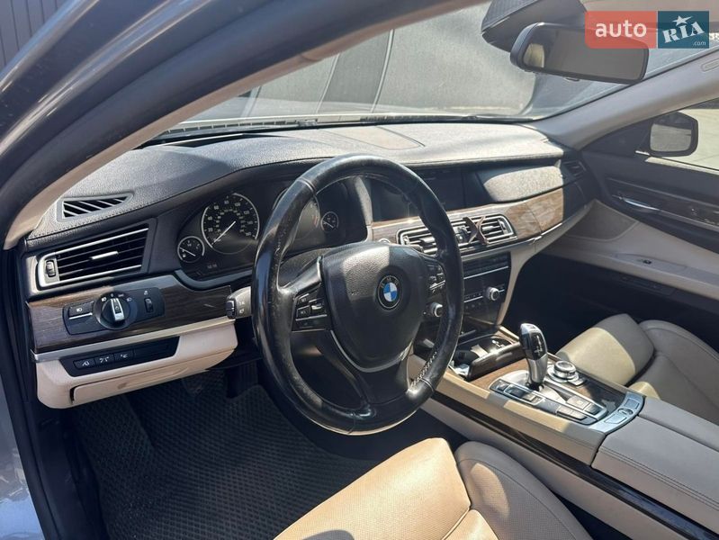 Седан BMW 7 Series 2011 в Чернівцях