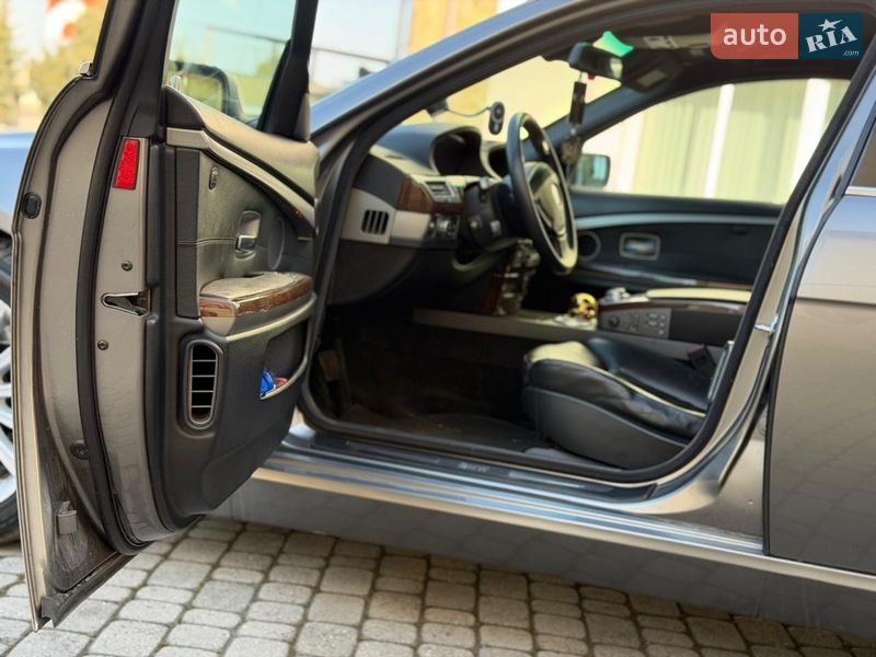 Седан BMW 7 Series 2005 в Дубно