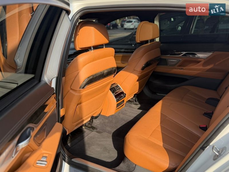 Седан BMW 7 Series 2016 в Львові
