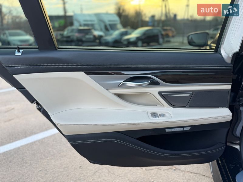 Седан BMW 7 Series 2017 в Киеве