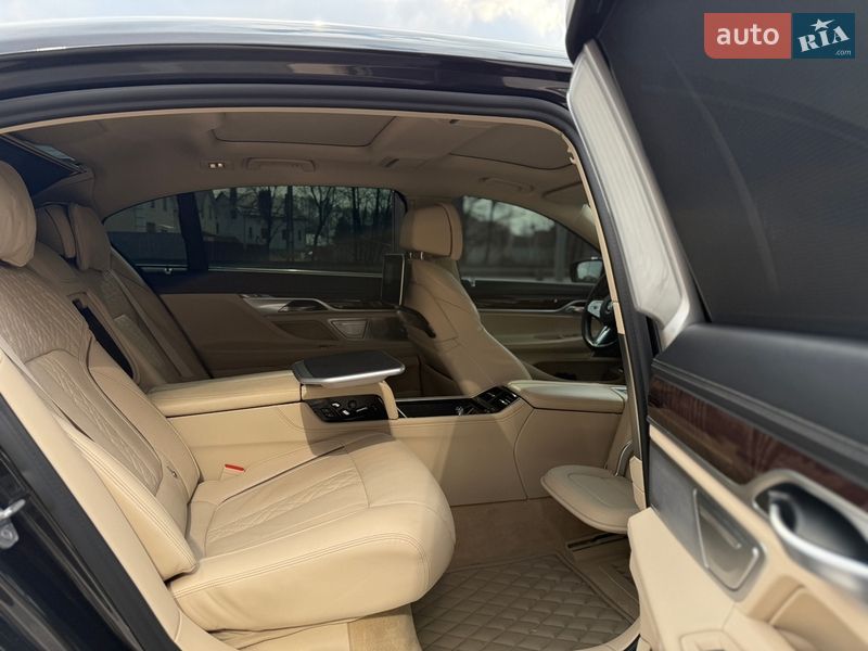 Седан BMW 7 Series 2020 в Виннице