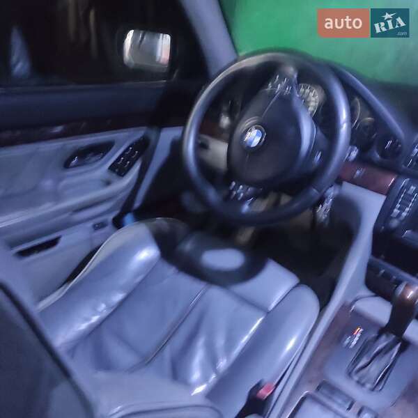 Седан BMW 7 Series 2000 в Луцке