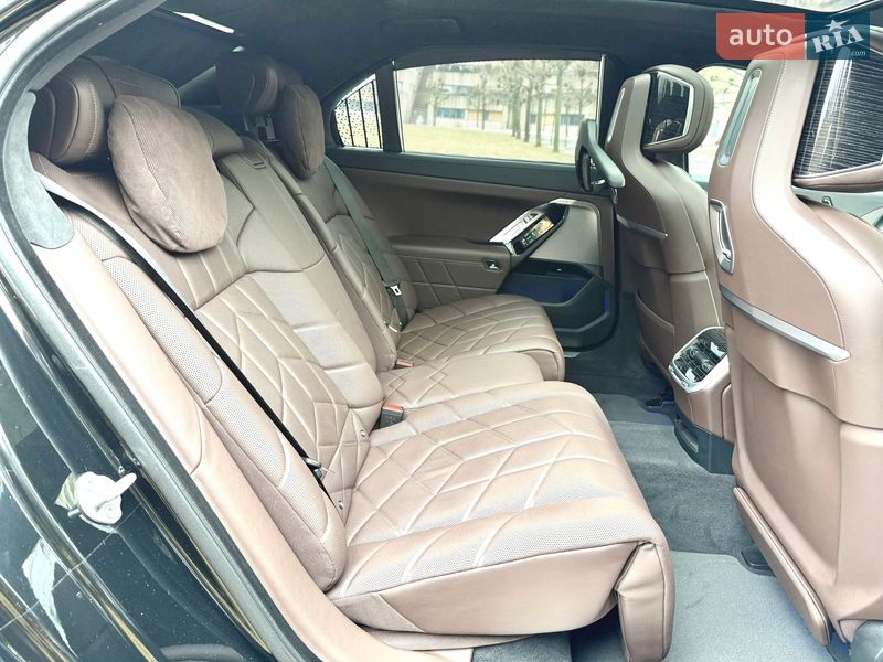 Седан BMW 7 Series 2023 в Киеве фото 33 Седан BMW 7 Series 2023 в Киеве