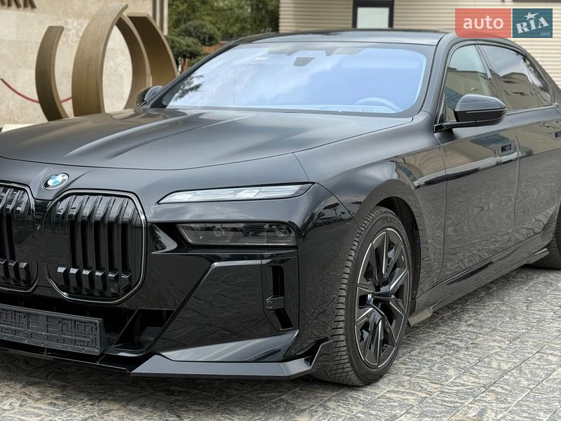 Седан BMW 7 Series 2023 в Львові