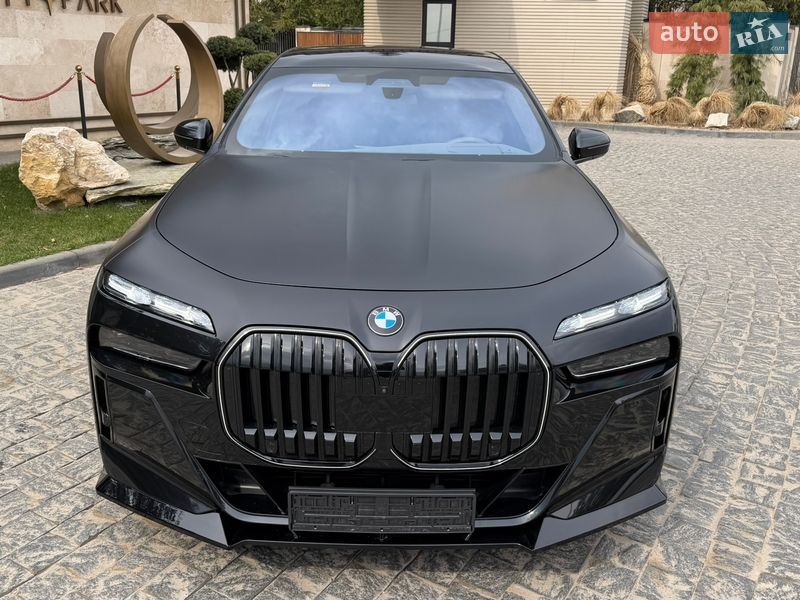 Седан BMW 7 Series 2023 в Львові