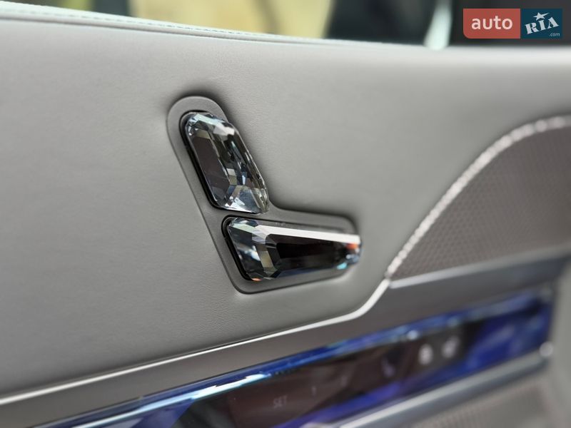 Седан BMW 7 Series 2023 в Львові