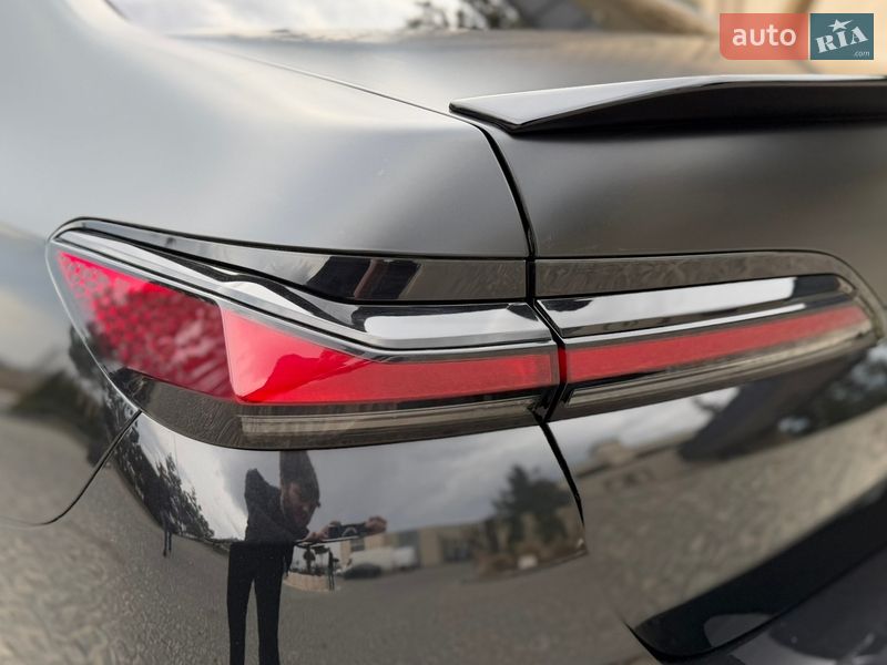 Седан BMW 7 Series 2023 в Львові
