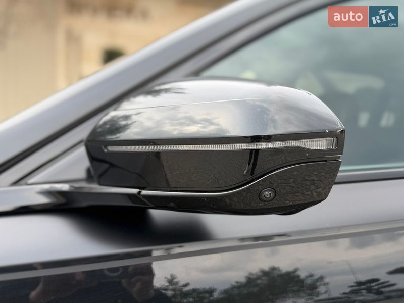 Седан BMW 7 Series 2023 в Львові