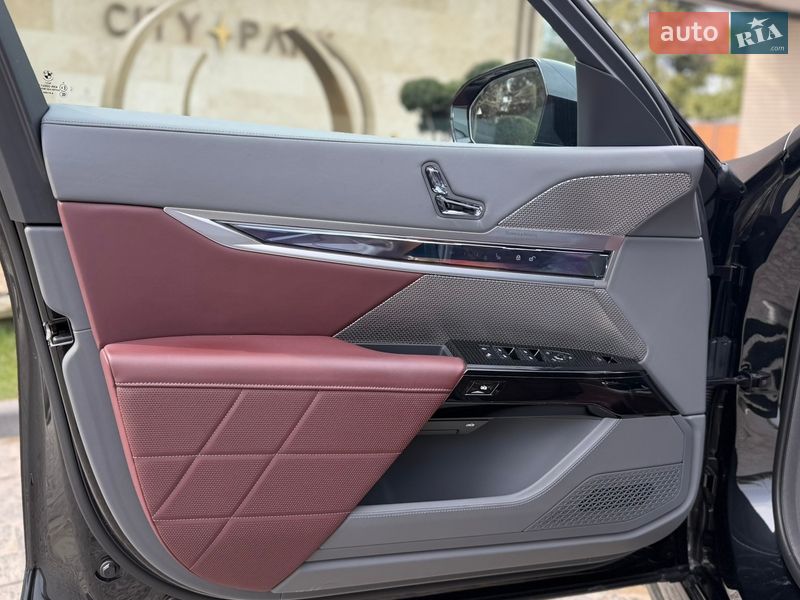 Седан BMW 7 Series 2023 в Львові