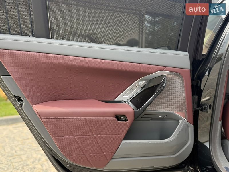 Седан BMW 7 Series 2023 в Львові