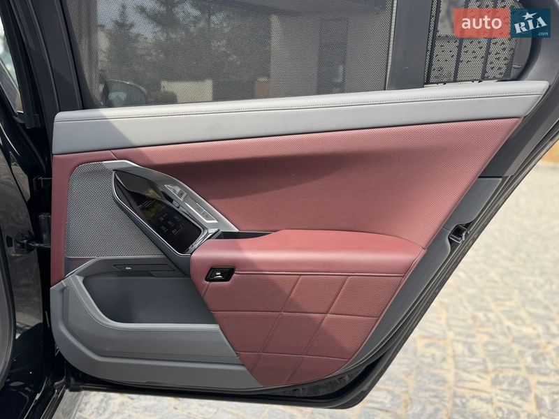 Седан BMW 7 Series 2023 в Львові