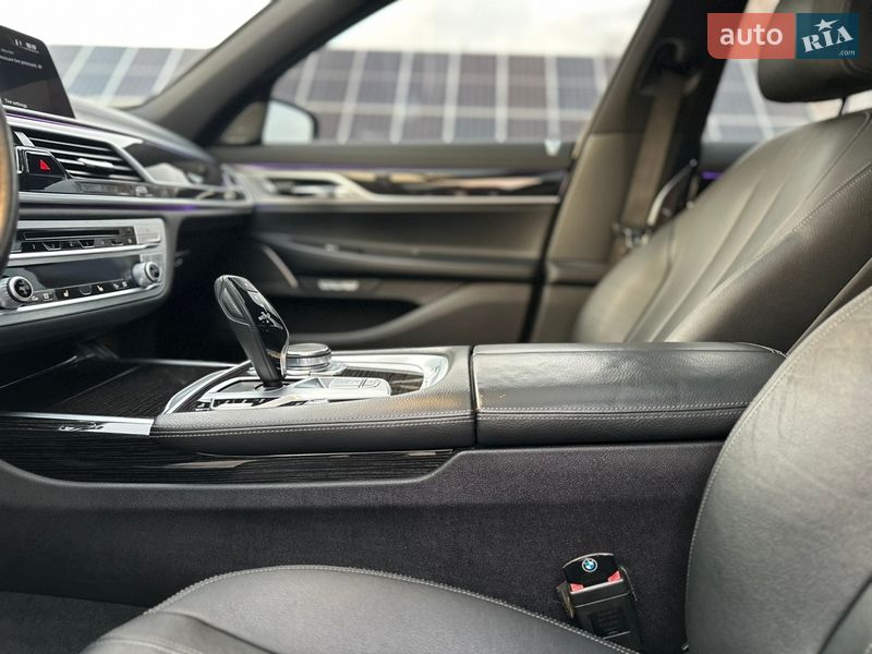 Седан BMW 7 Series 2017 в Нововолынске