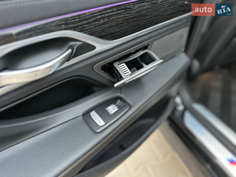 Седан BMW 7 Series 2017 в Нововолынске