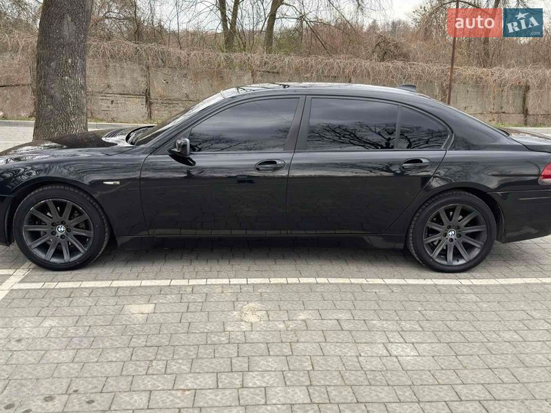 Седан BMW 7 Series 2004 в Львове