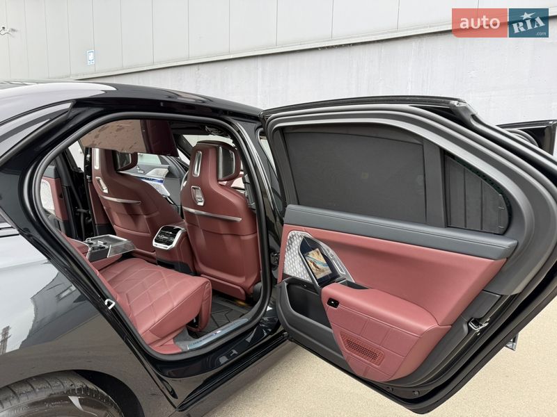 Седан BMW 7 Series 2025 в Киеве