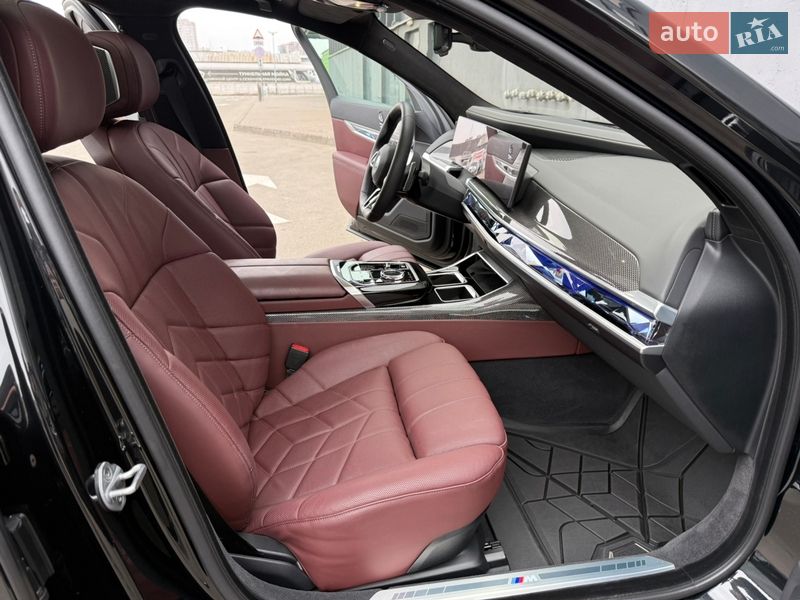 Седан BMW 7 Series 2025 в Киеве