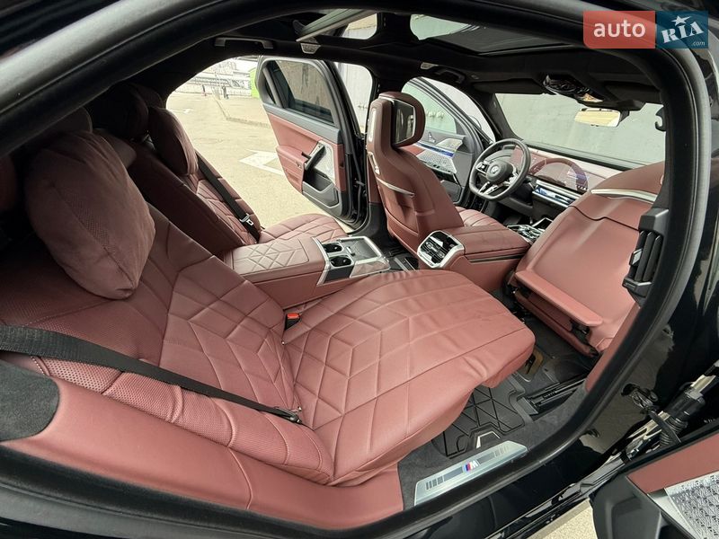 Седан BMW 7 Series 2025 в Киеве