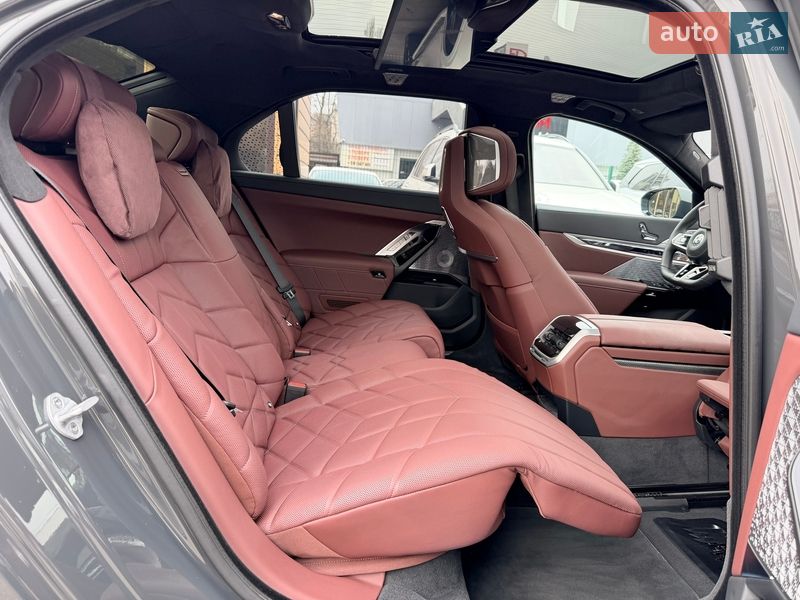 Седан BMW 7 Series 2025 в Києві