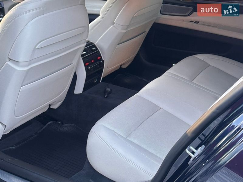 Седан BMW 7 Series 2013 в Львові