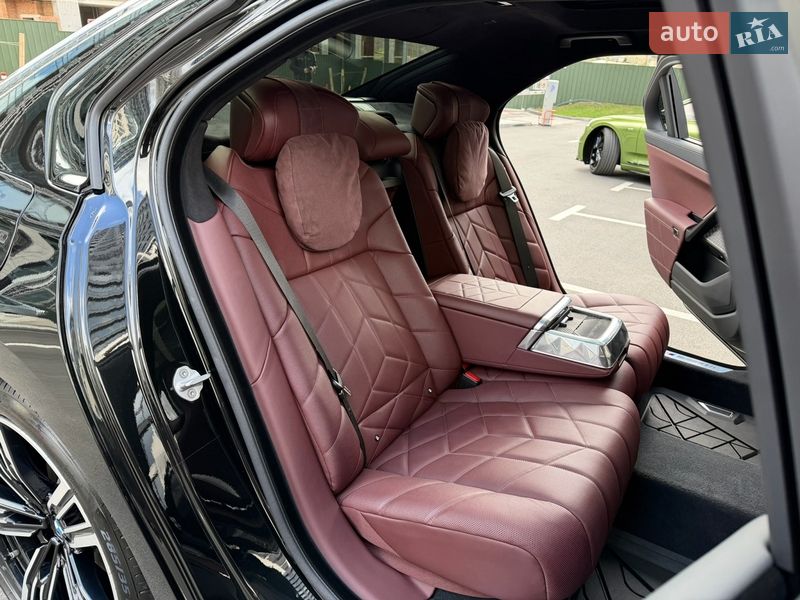 Седан BMW 7 Series 2024 в Києві