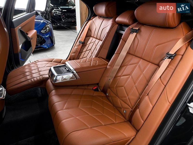 Седан BMW 7 Series 2023 в Києві фото 40 Седан BMW 7 Series 2023 в Києві