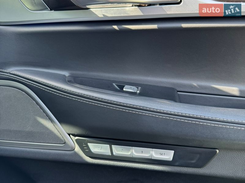 Седан BMW 7 Series 2017 в Львове