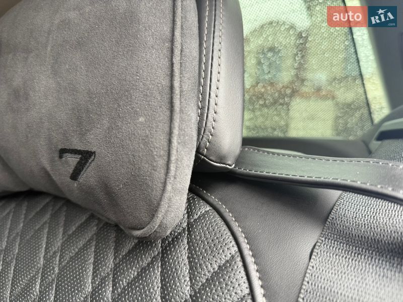 Седан BMW 7 Series 2015 в Ровно