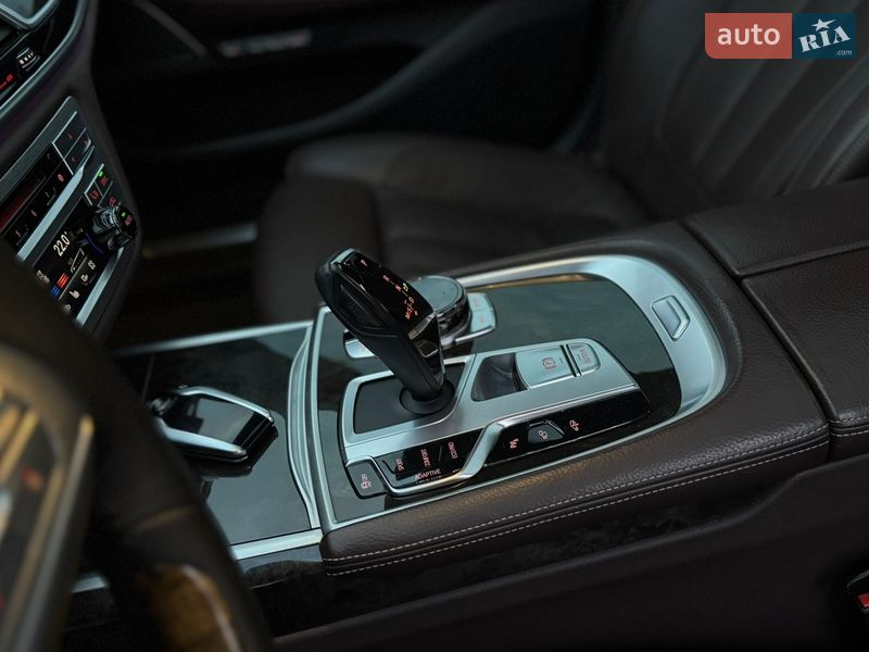 Седан BMW 7 Series 2017 в Дубні