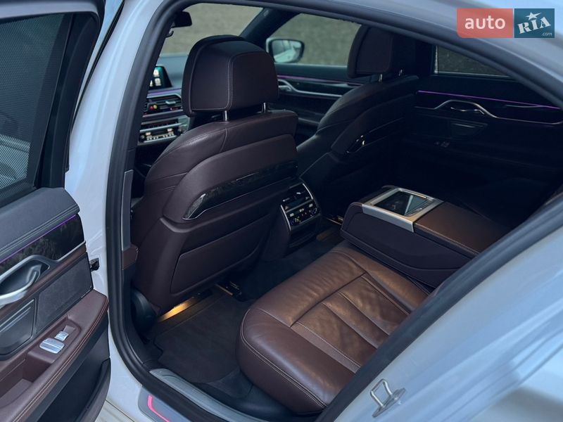 Седан BMW 7 Series 2017 в Дубні